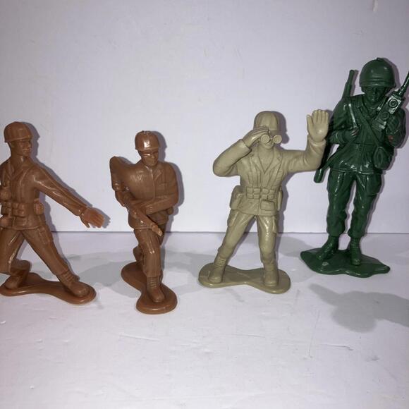 (8) Vintage 1970’S Large 4-5” Army Men Action Figures Greenbrier International - Picture 5 of 6